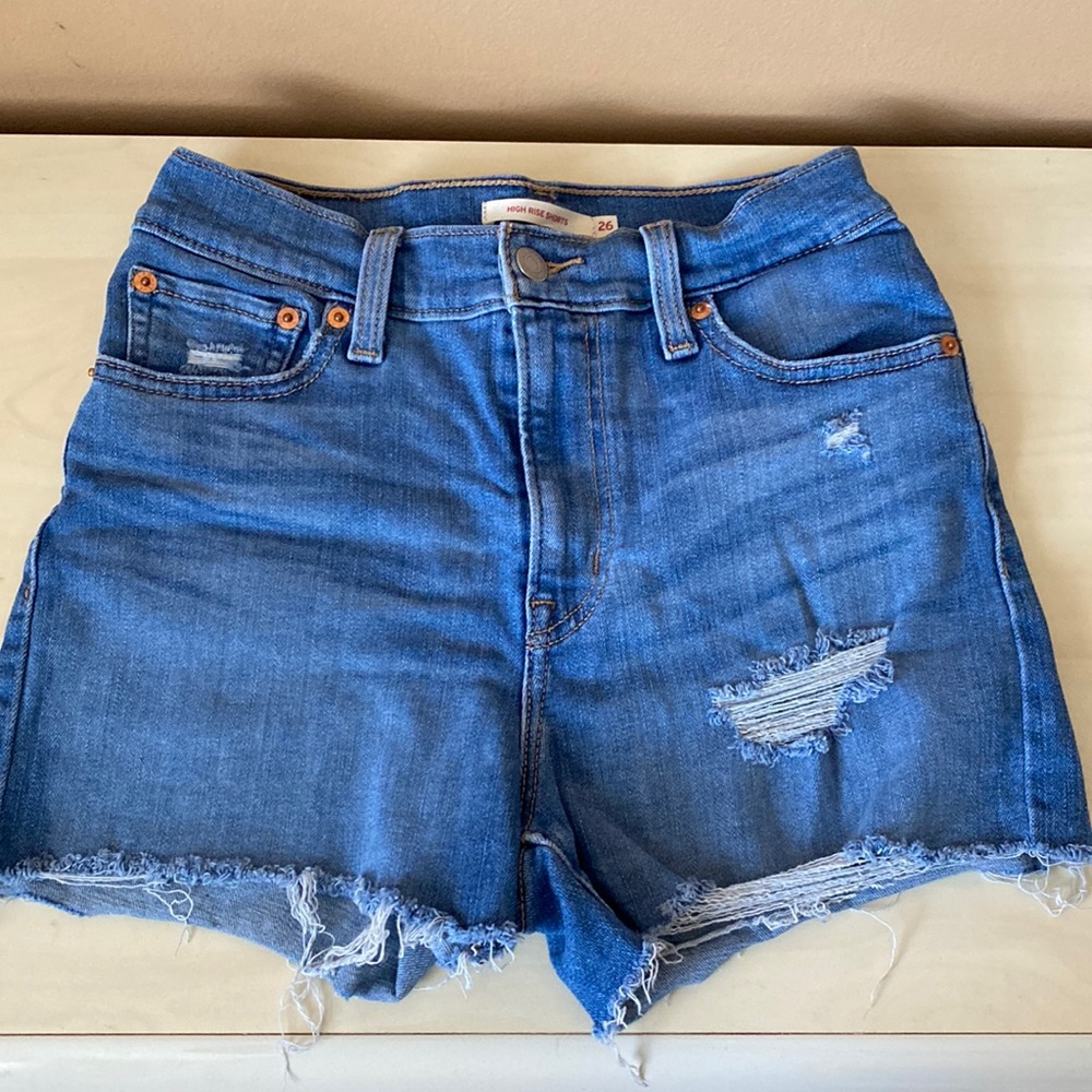 Levi’s high waisted jean shorts size 26